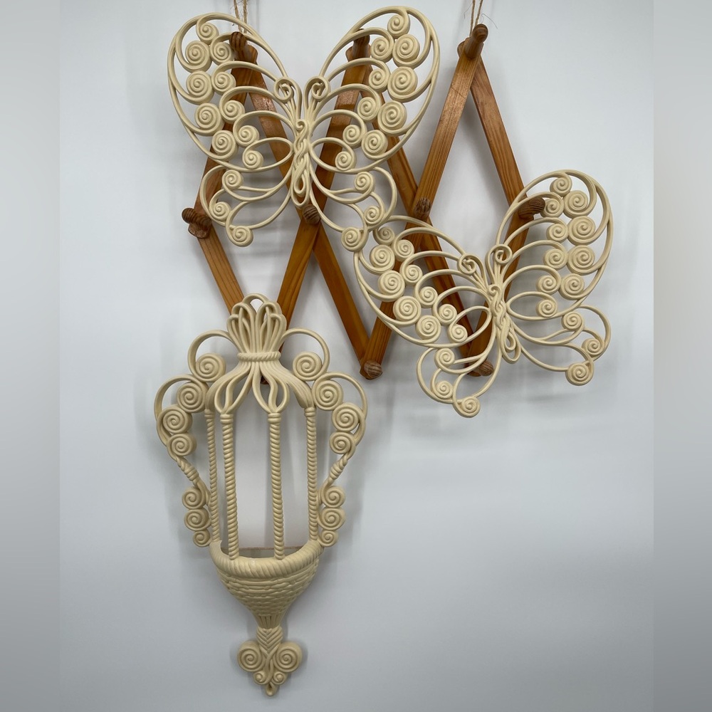 ⭐️Vintage 1970s Burwood Products Co Elegant Cream Butterfly and Sconce